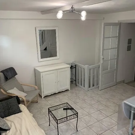Chez Michelle Nyaraló *